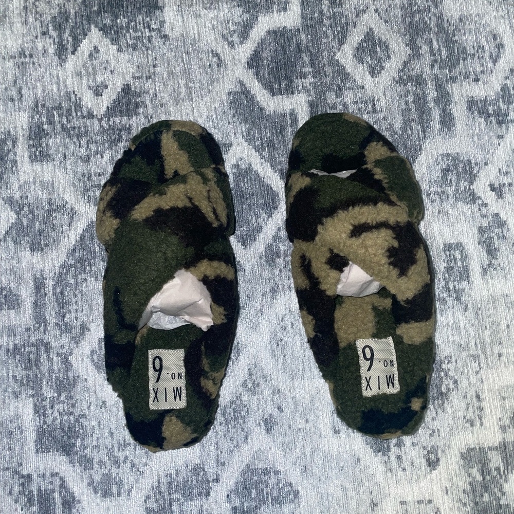 Mix No. 6 Brand Never Worn Fuzzy Camo Slipper Size 5
